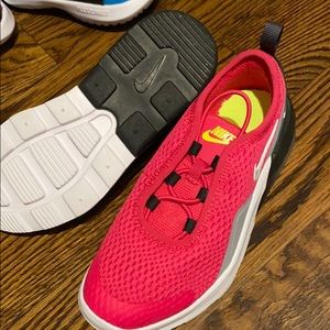 Nike air max motion 2 NEW NEVER WORN